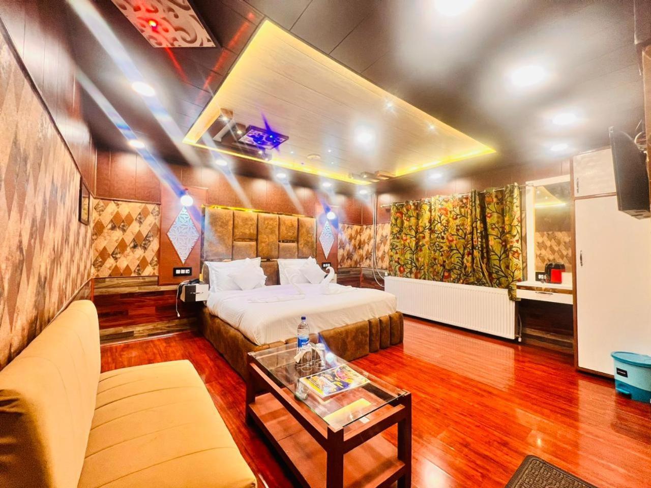 Pine View Resort Gulmarg Exterior foto